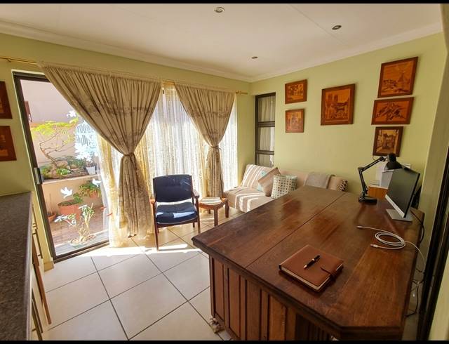 3 BEDROOM TOWNHOUSE TO LET IN ARCON PARK